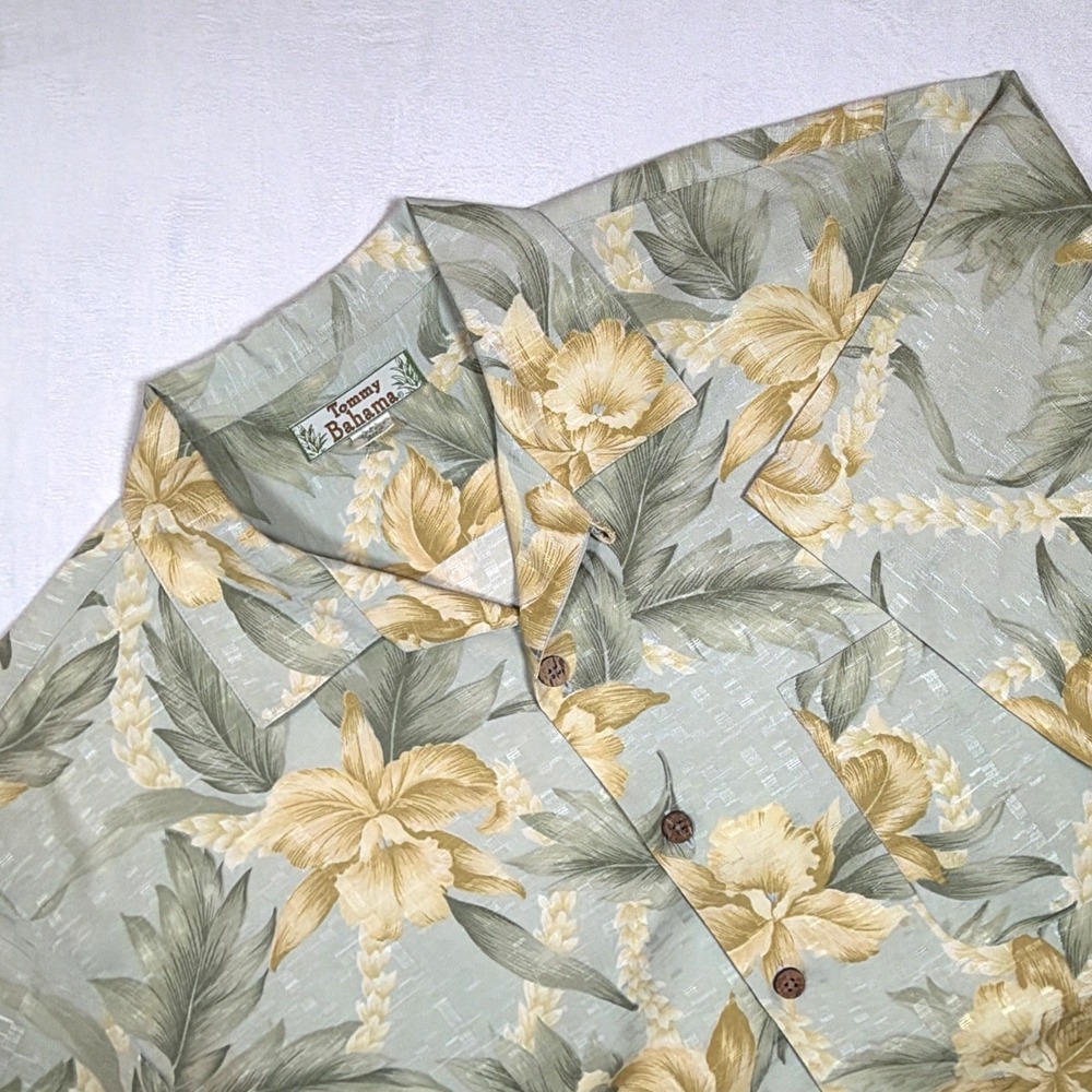 Tommy Bahama 100% Silk Hawaiian Shirt Men's Large Blue Floral Camp Aloha Beach